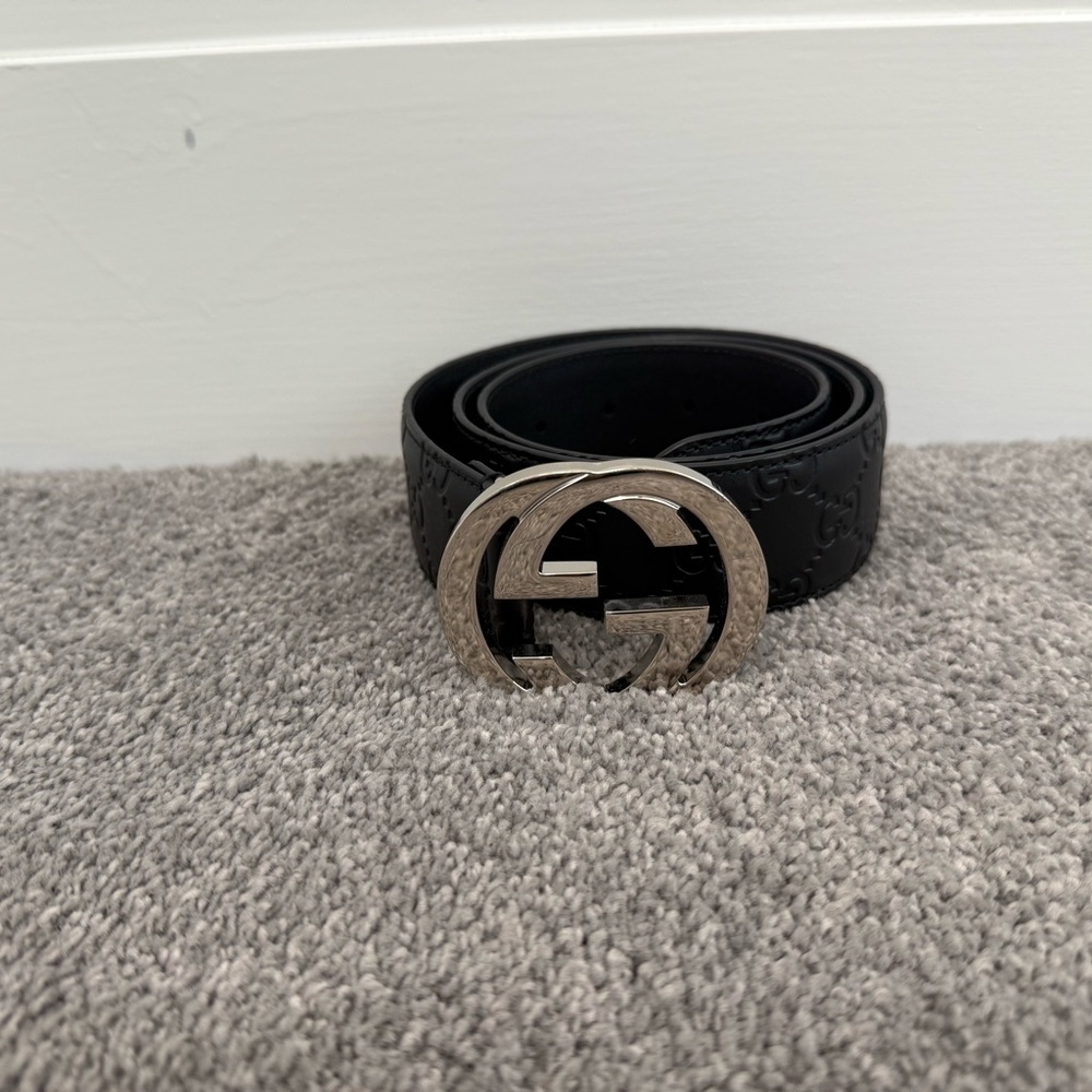 Gucci Black Embossed Belt with Silver GG Buckle - Picture 2 of 4